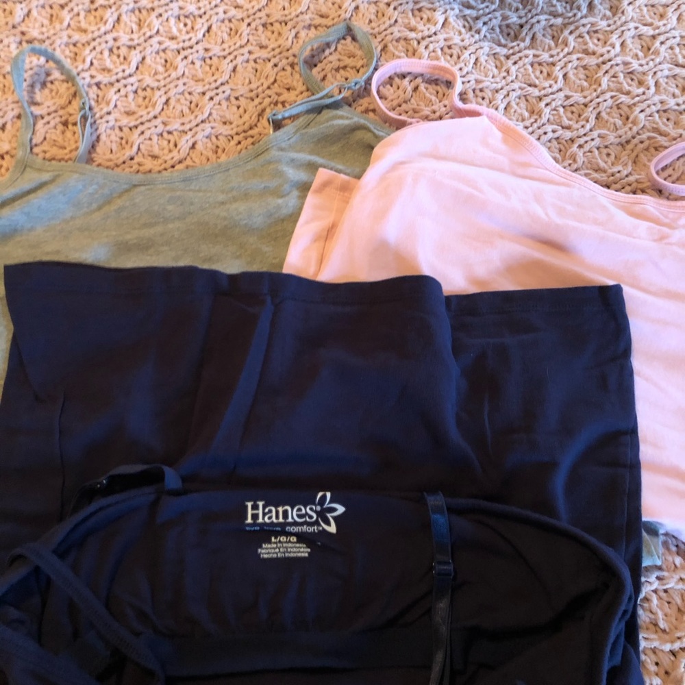 SOLD💥💥NWOT 🌸🌸Bundle of shelf bra tank tops.